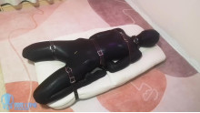 蛇の皮 全身タイツ ブラックマンバ  全身拘束ソファー
